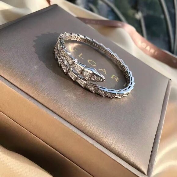 Bulgari's new snake bracelet with diamonds - Picture 3 of 6